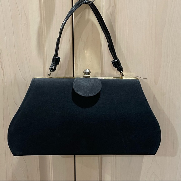 VNTG.  Tapestry Faux Patent Leather Handbag Excellent Preowned Condition - Picture 3 of 9